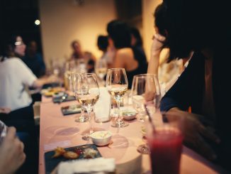Privatfest med vin på bordet